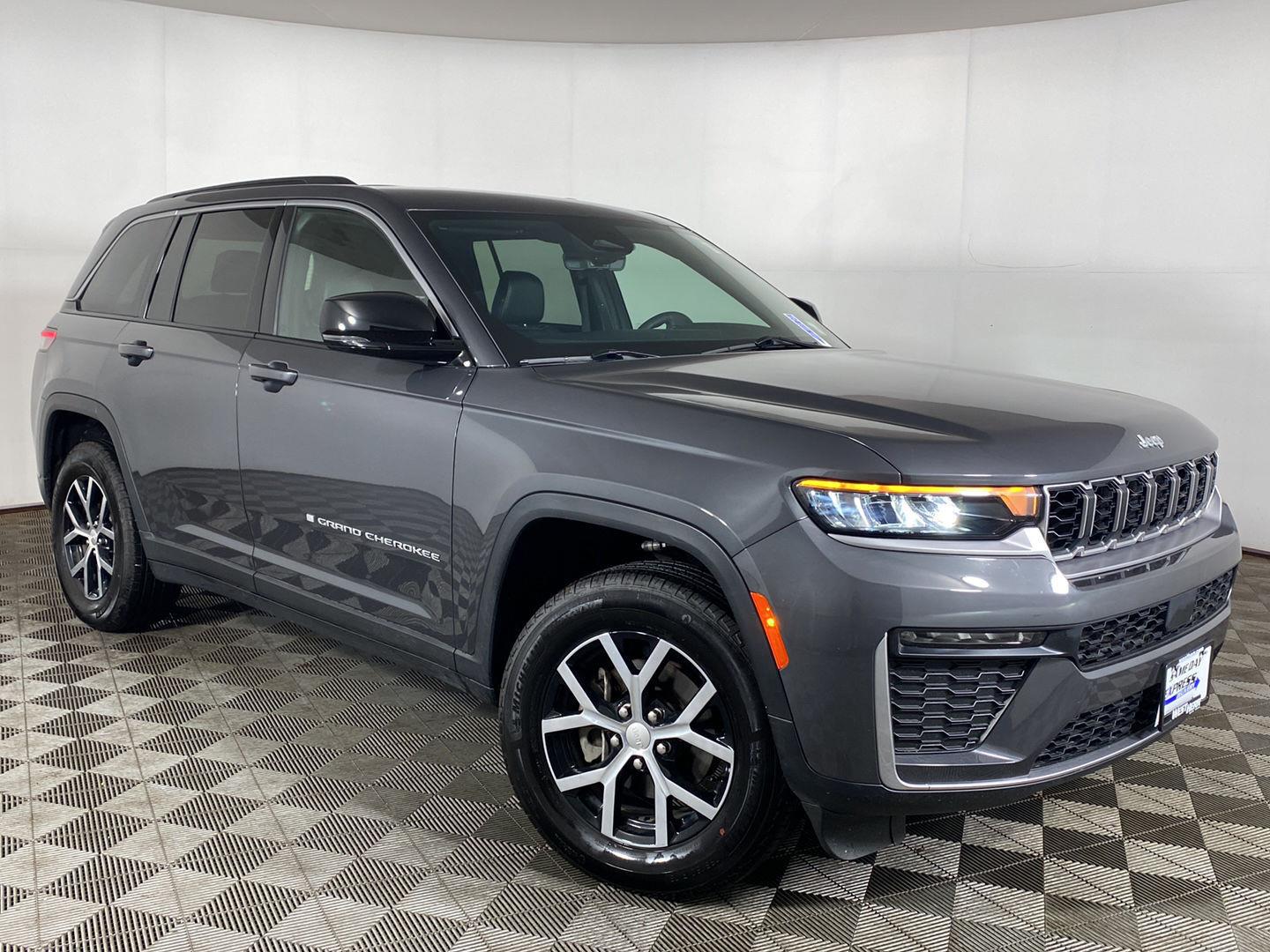 Baltic Gray Metallic Clearcoat 2026 Jeep Grand Cherokee SUV / Crossover Four-Wheel Drive 8-Speed Automatic