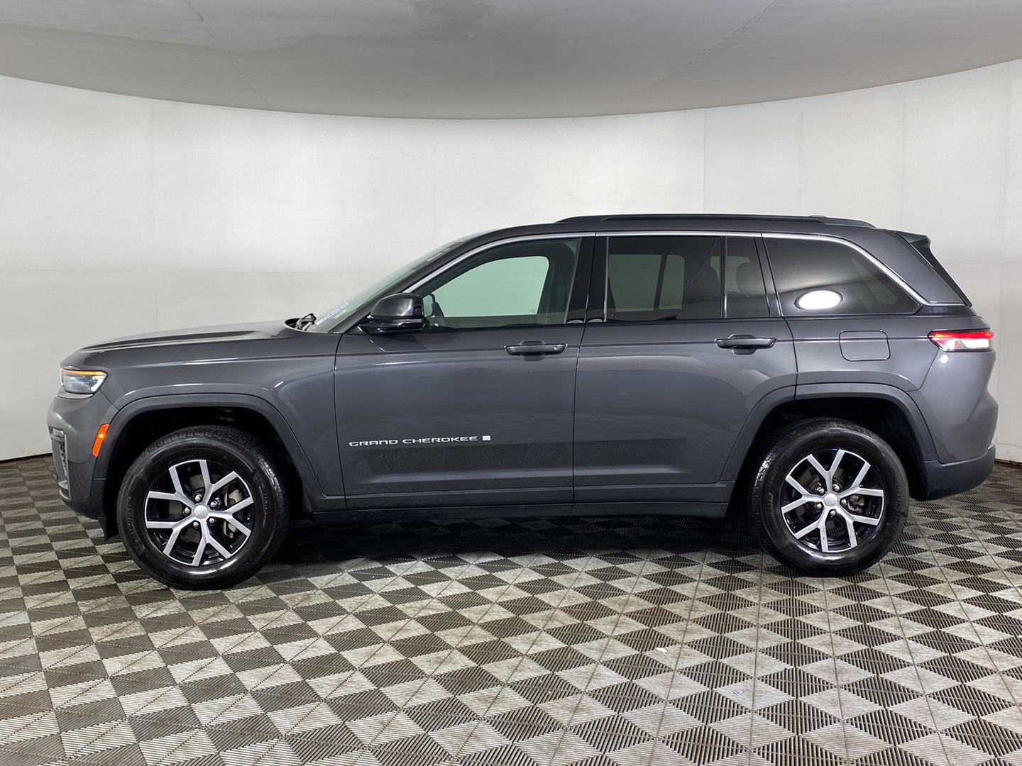 New 2026 Baltic Gray Metallic Clearcoat Jeep Limited image 6