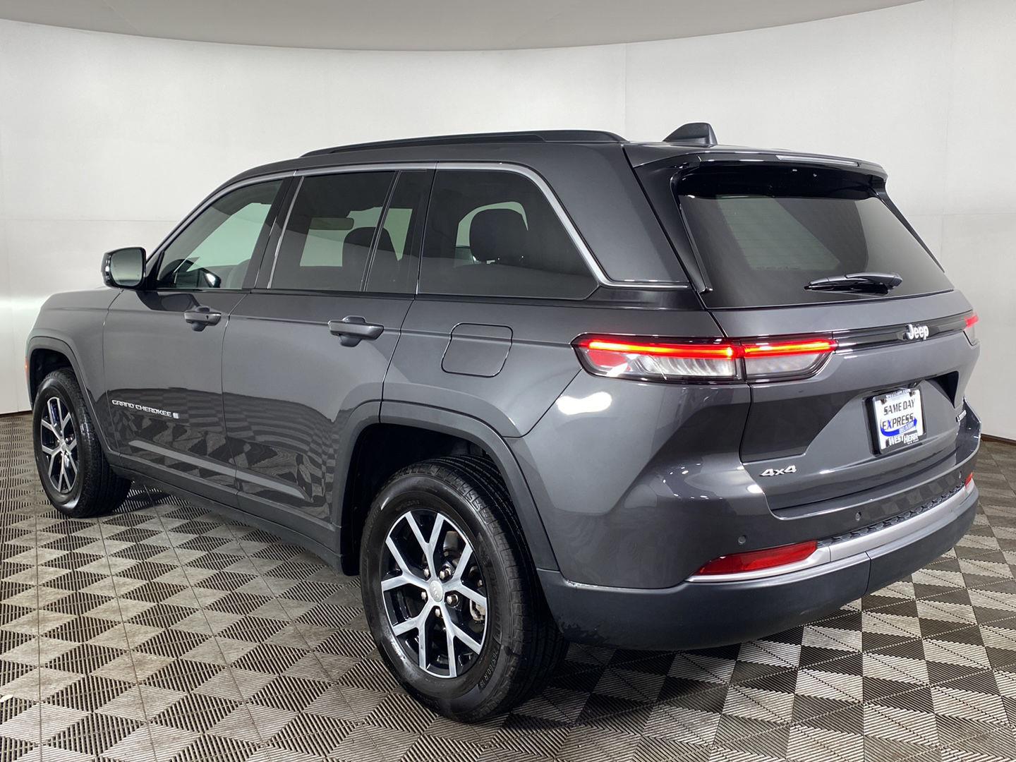 New 2026 Baltic Gray Metallic Clearcoat Jeep Limited image 4