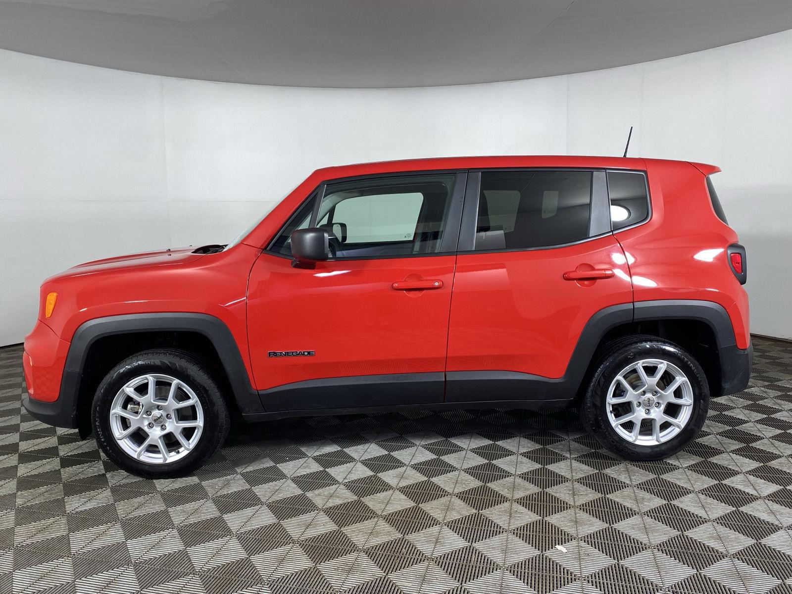 Certified Used 2023 Colorado Red Clearcoat Jeep Latitude image 4