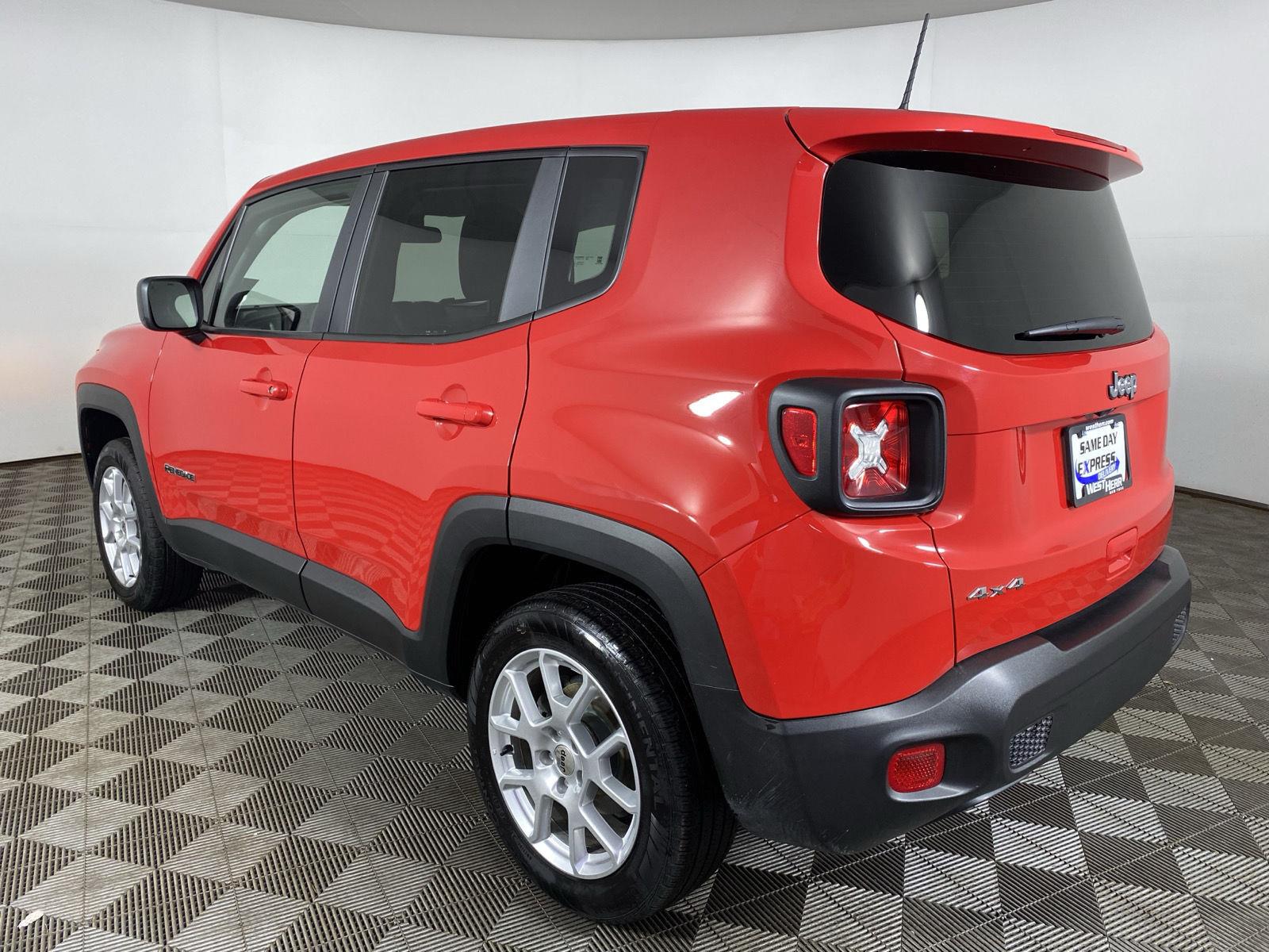 Certified Used 2023 Colorado Red Clearcoat Jeep Latitude image 5