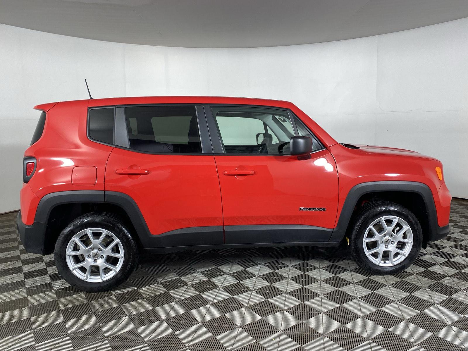 Certified Used 2023 Colorado Red Clearcoat Jeep Latitude image 8