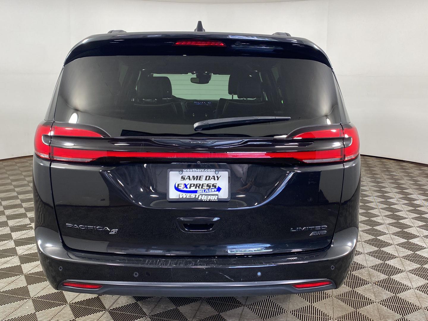 Certified Used 2022 Brilliant Black Crystal Pearlcoat Chrysler Limited image 5