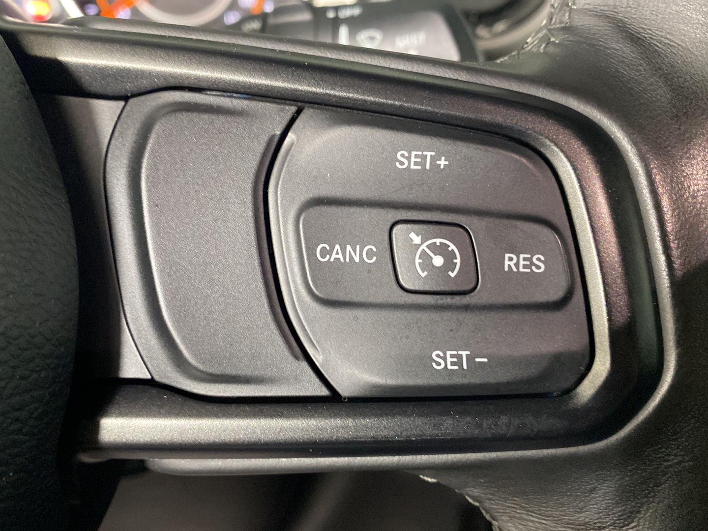 Used 2019 Bikini Pearlcoat Jeep Sport S image 17