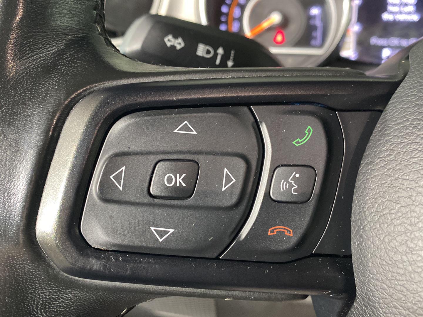 Used 2019 Bikini Pearlcoat Jeep Sport S image 18