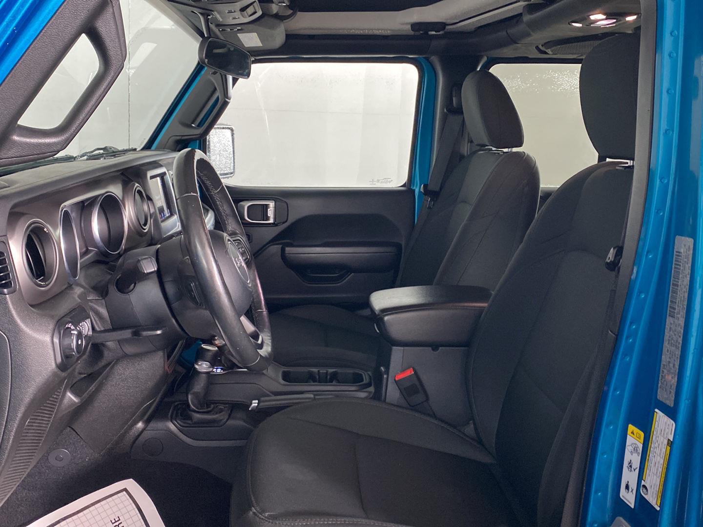 Used 2019 Bikini Pearlcoat Jeep Sport S image 21