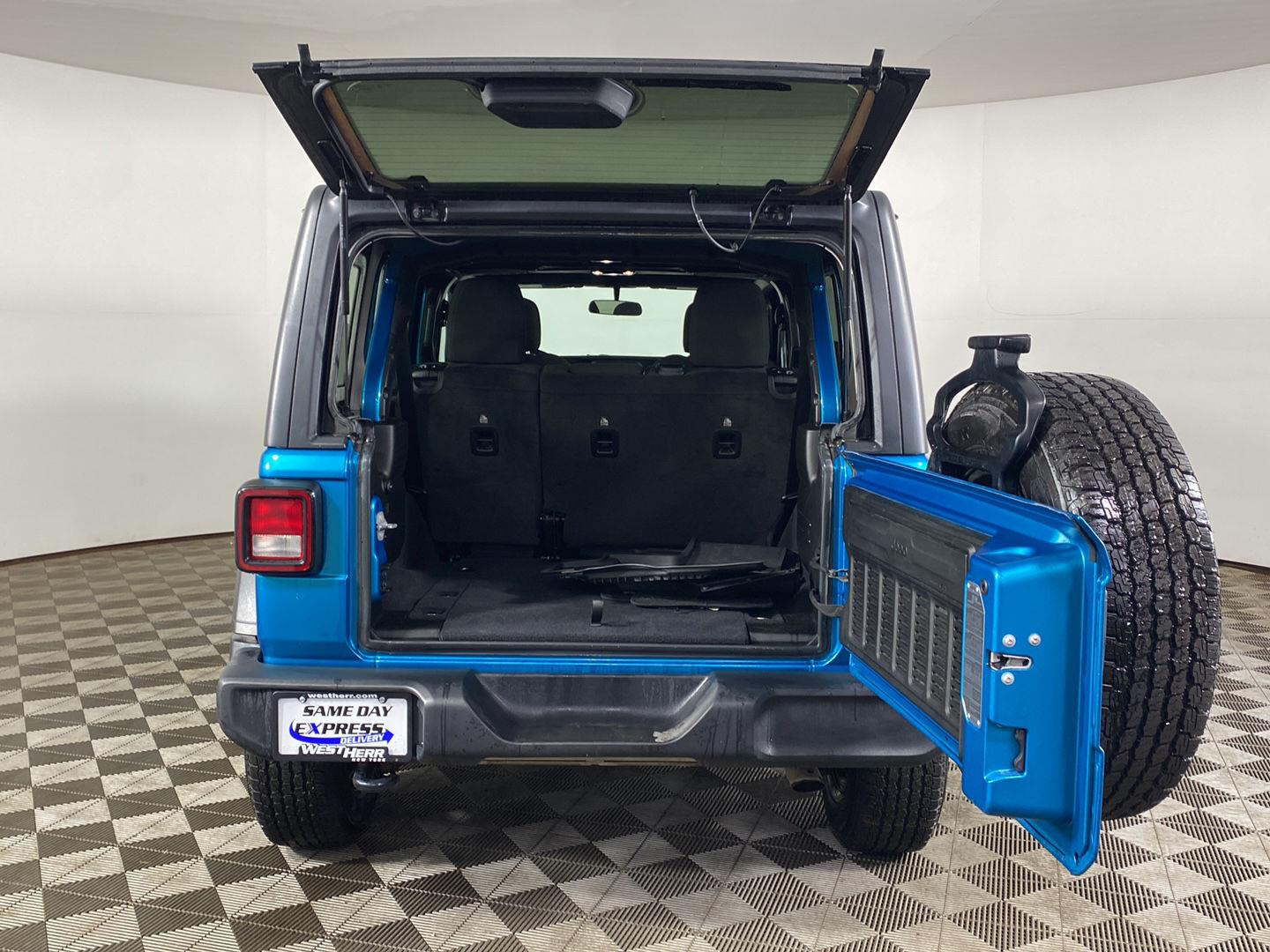 Used 2019 Bikini Pearlcoat Jeep Sport S image 26
