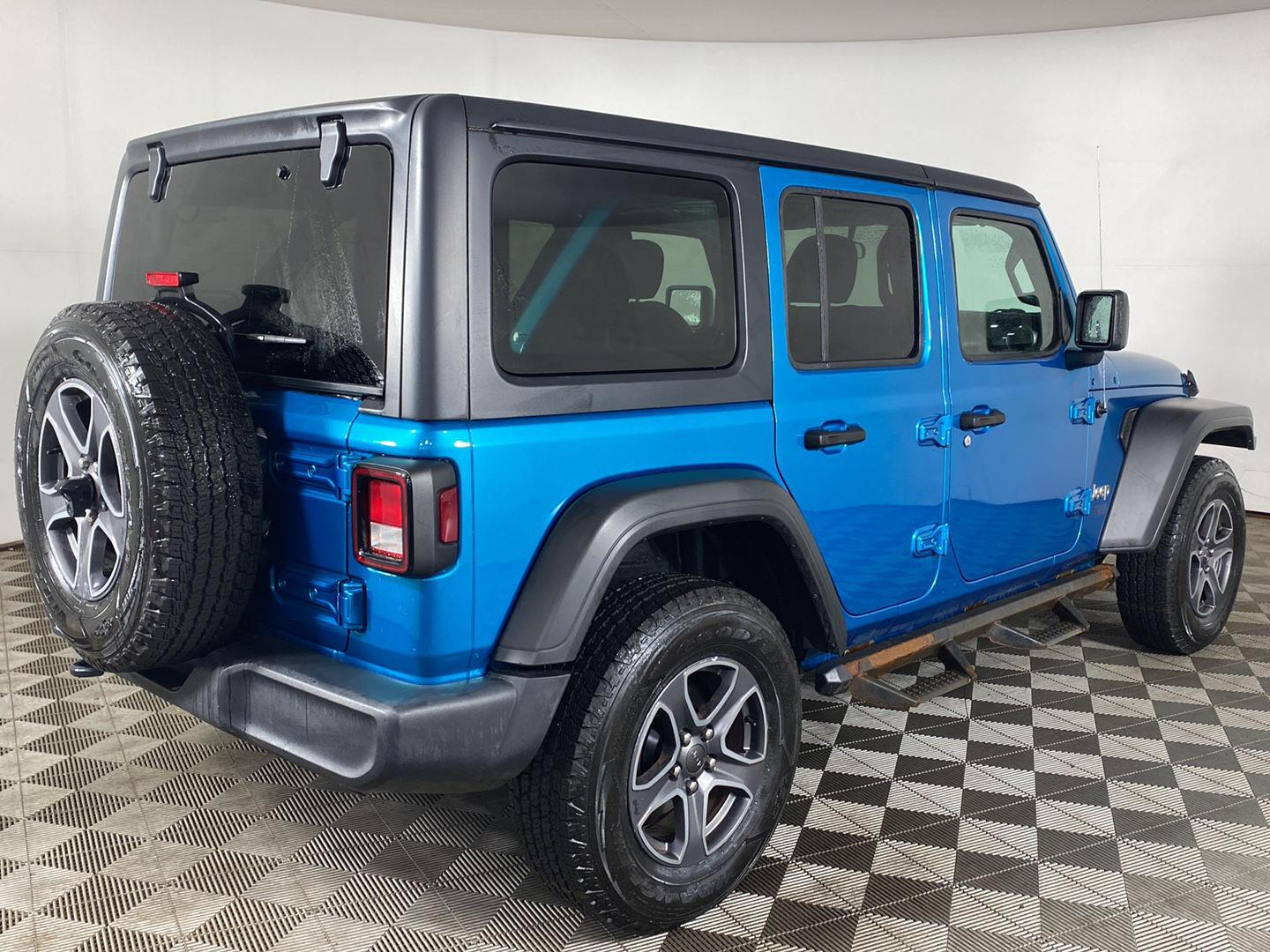 View vehicle photo 3