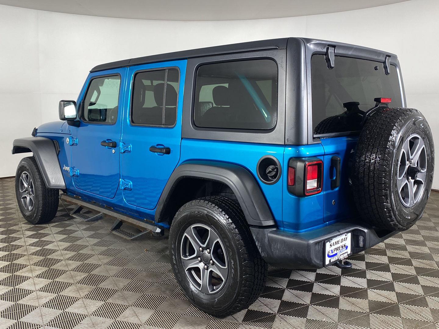 View vehicle photo 4