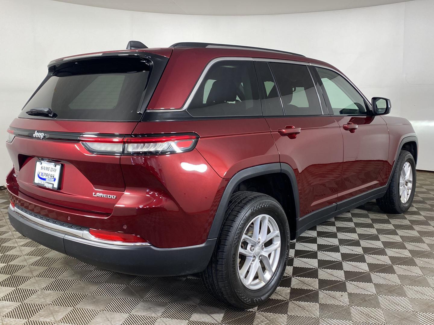 View vehicle photo 4
