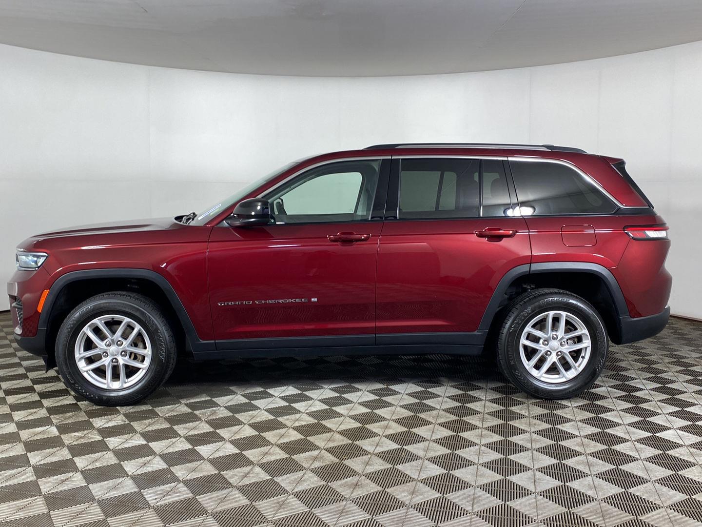 View vehicle photo 5