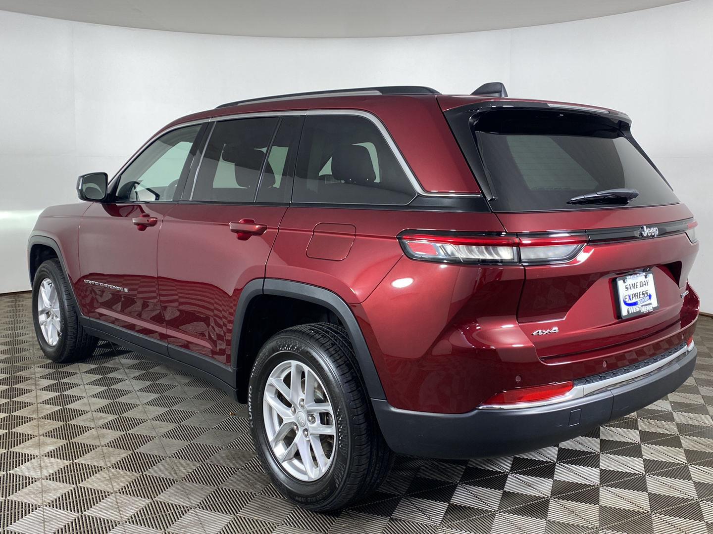 View vehicle photo 3