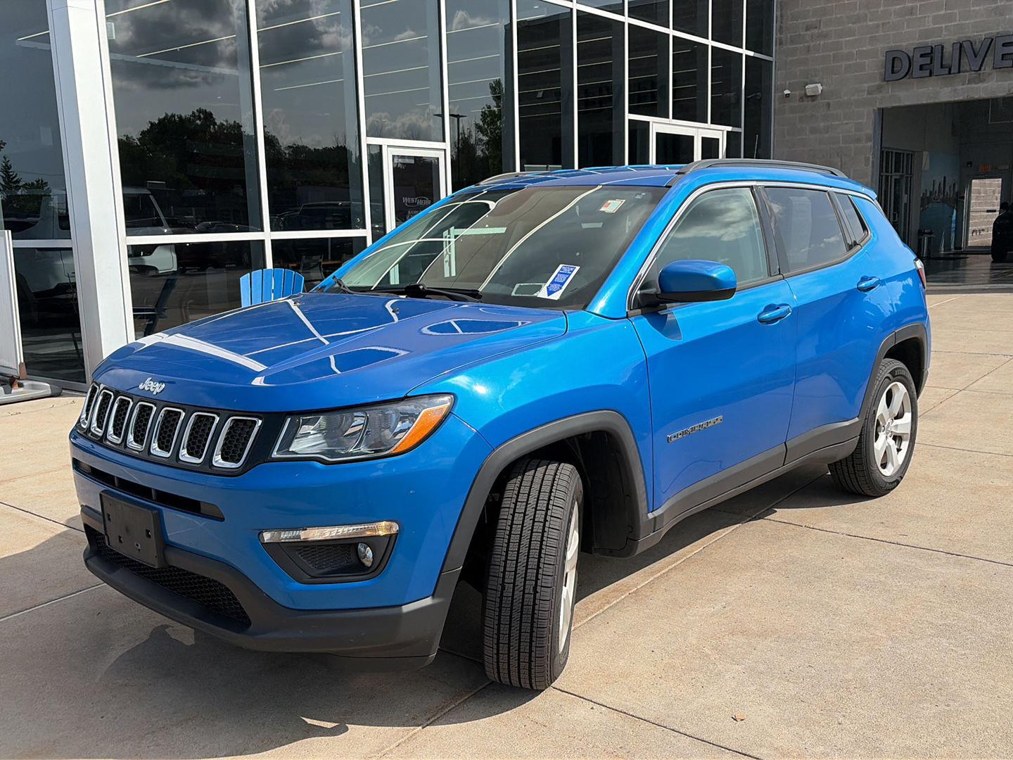 View vehicle photo 4