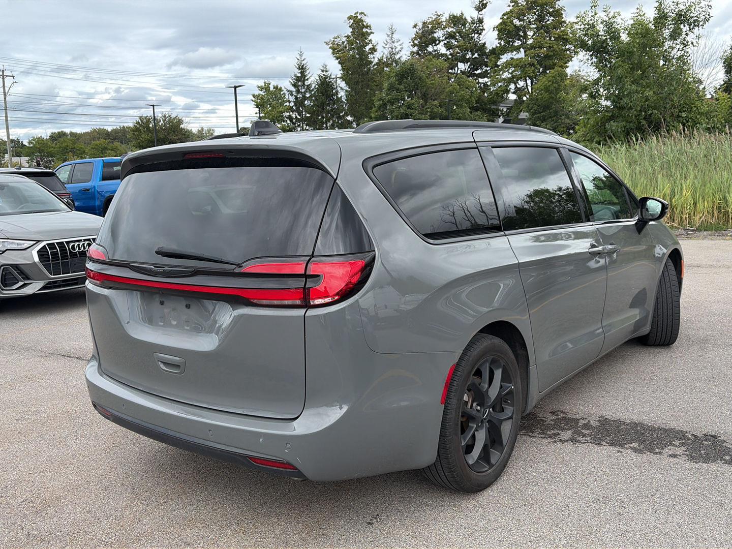 Certified Used 2025 Ceramic Gray Clearcoat Chrysler Limited image 2