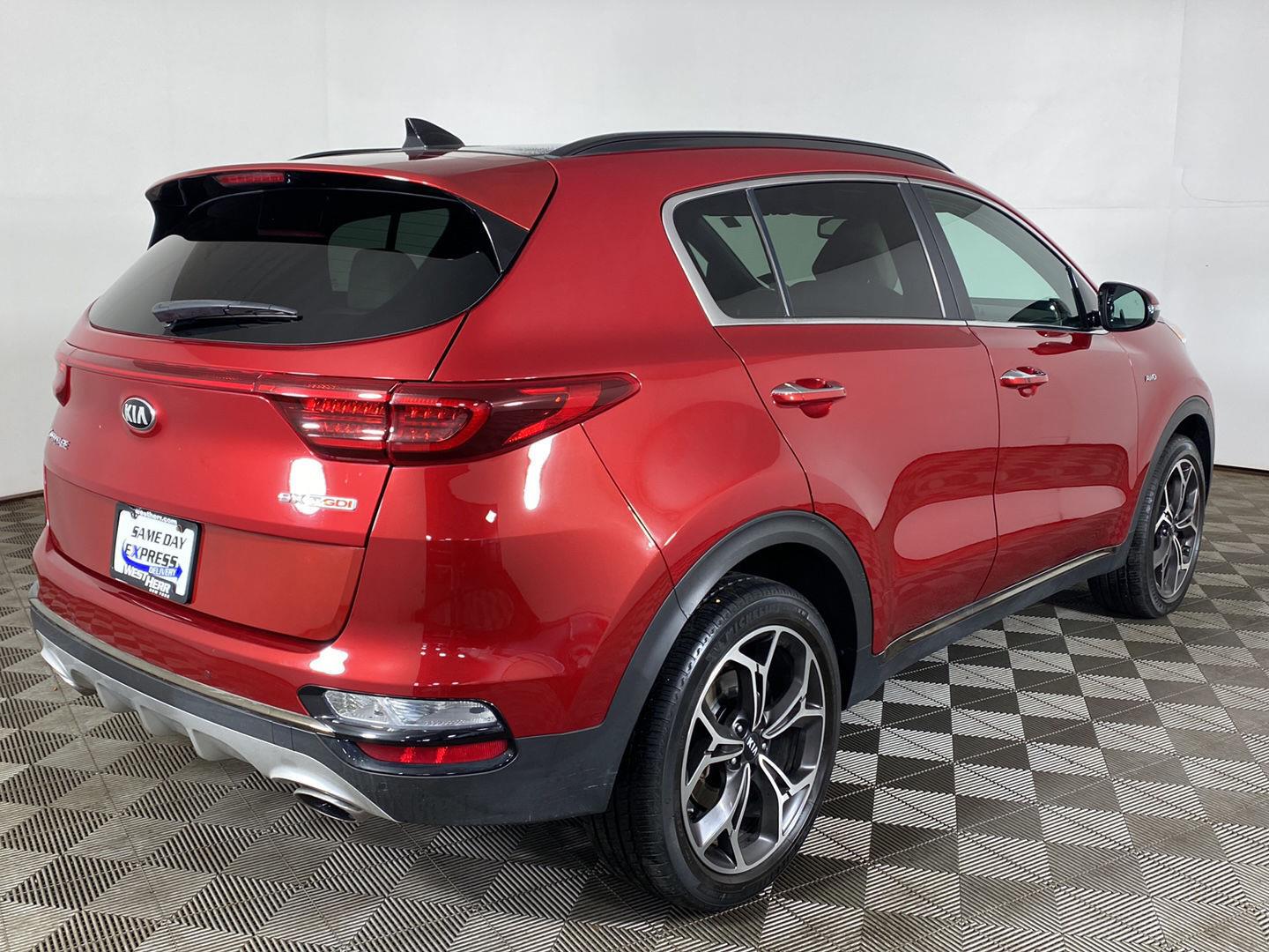 Used 2021 Hyper Red Kia SX Turbo image 4