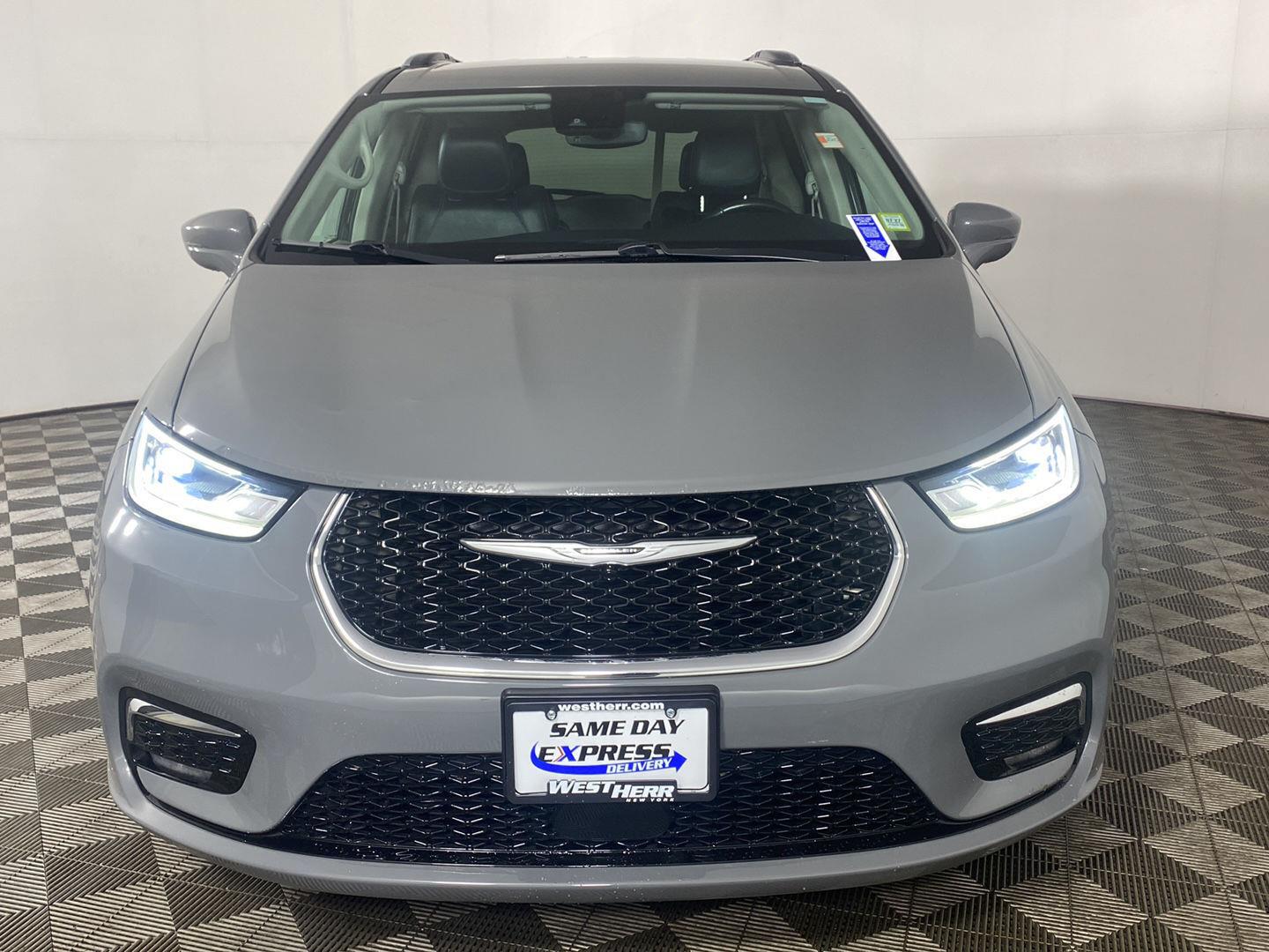 Certified Used 2021 Ceramic Gray Clearcoat Chrysler Touring L AWD image 7