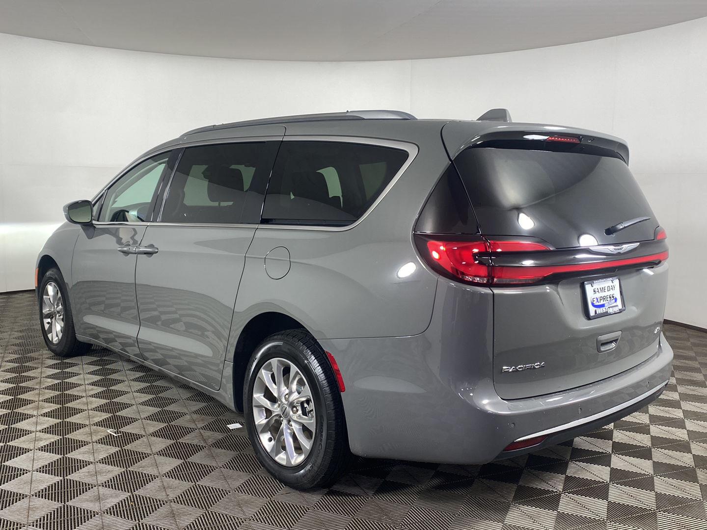Certified Used 2021 Ceramic Gray Clearcoat Chrysler Touring L AWD image 4