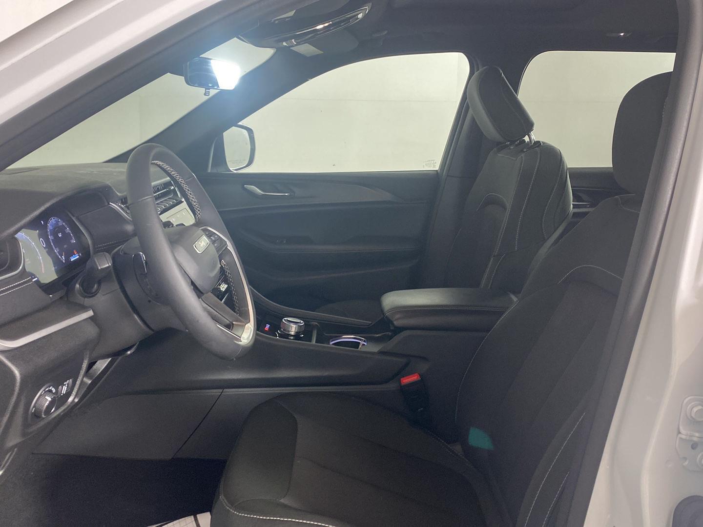 Used 2026 Bright White Clearcoat Jeep Laredo X image 22