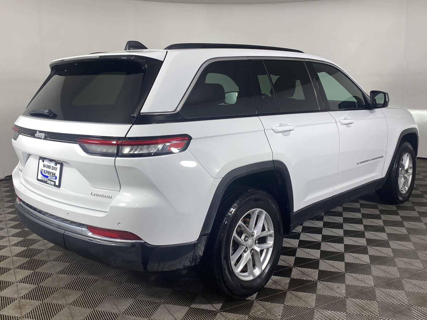 Used 2026 Bright White Clearcoat Jeep Laredo X image 3