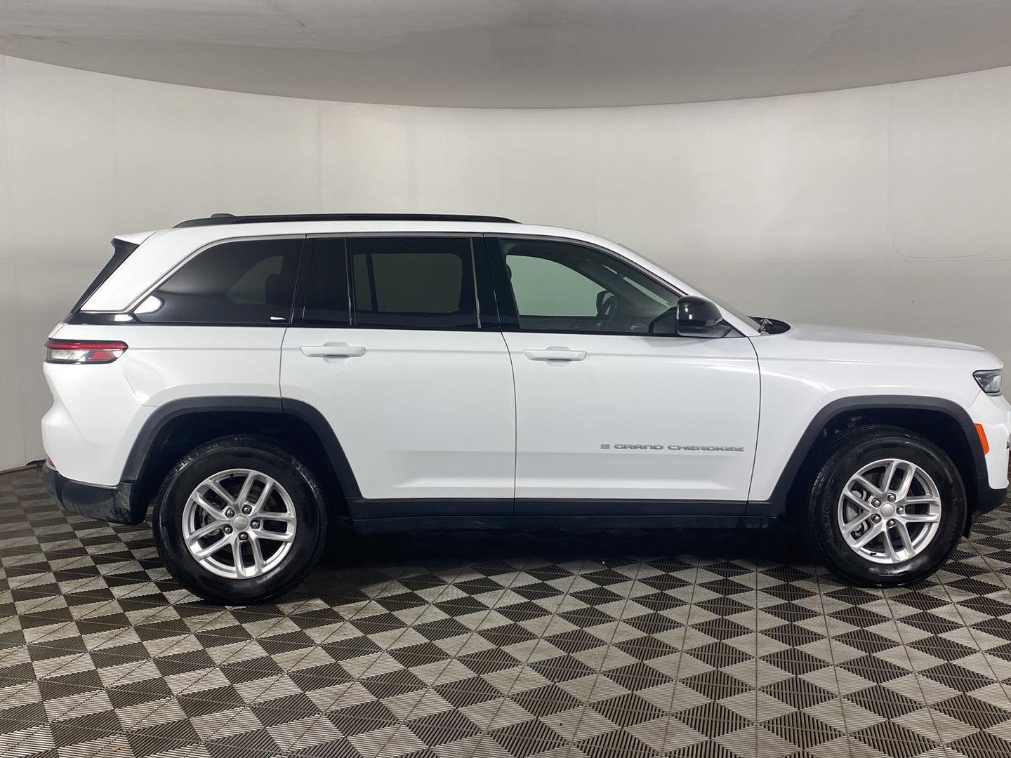 Used 2026 Bright White Clearcoat Jeep Laredo X image 6