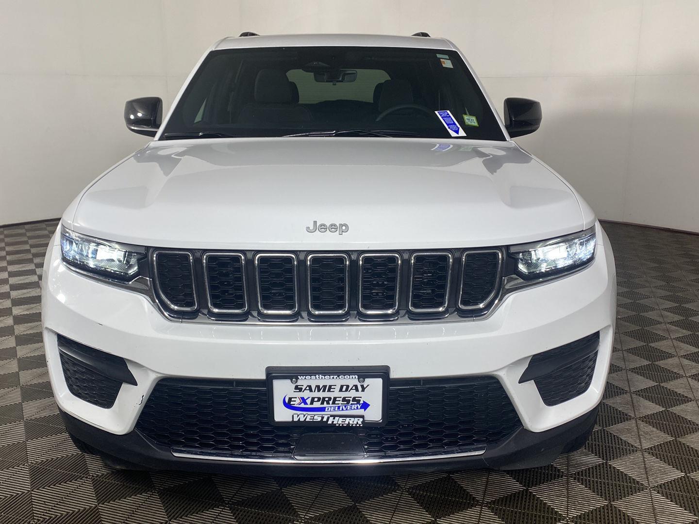 Used 2026 Bright White Clearcoat Jeep Laredo X image 7