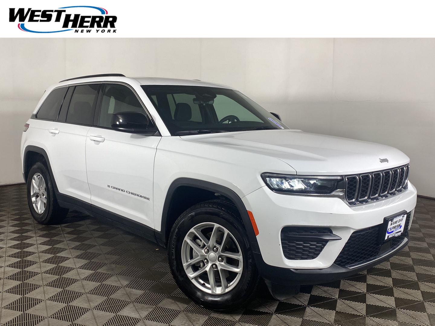 Bright White Clearcoat 2026 Jeep Grand Cherokee SUV / Crossover Four-Wheel Drive 8-Speed Automatic