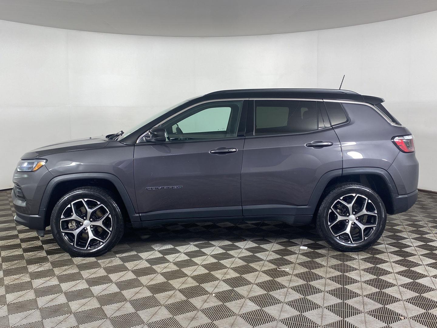 Certified Used 2024 Baltic Gray Metallic Clearcoat Jeep Limited image 5