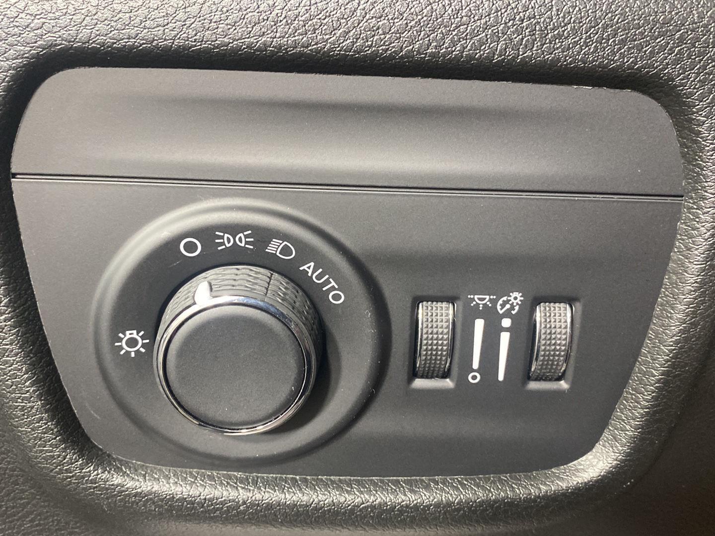 Used 2026 Diamond Black Crystal Pearlcoat Jeep Laredo X image 20