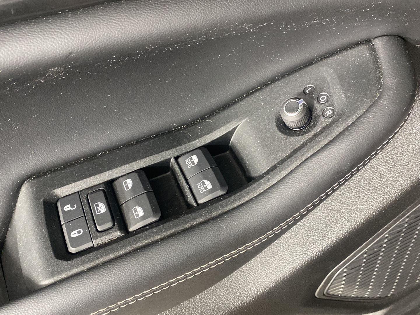 Used 2026 Diamond Black Crystal Pearlcoat Jeep Laredo X image 21