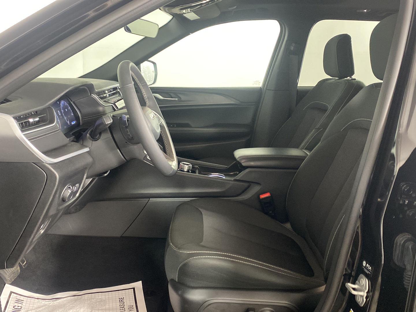 Used 2026 Diamond Black Crystal Pearlcoat Jeep Laredo X image 22
