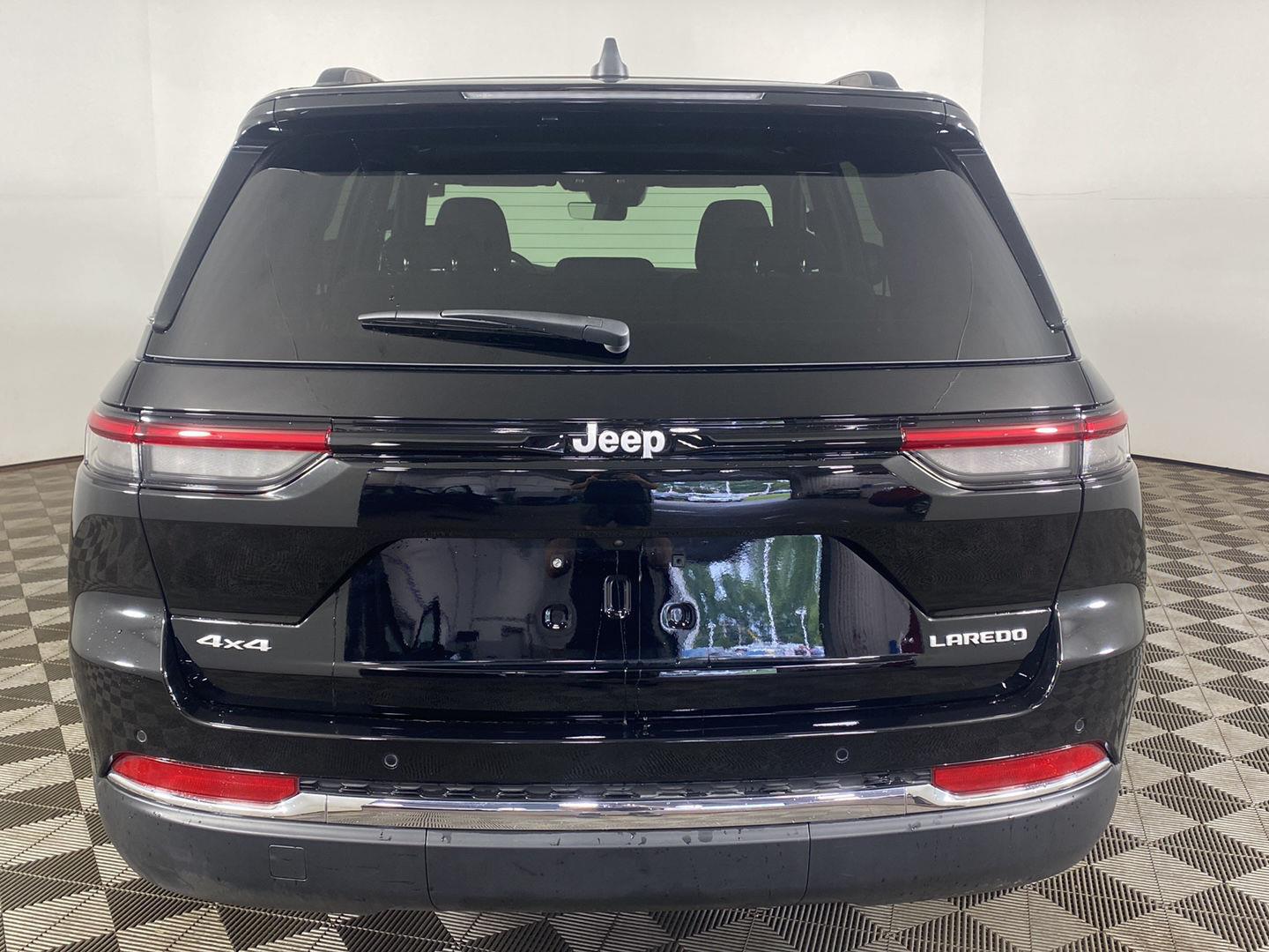 Used 2026 Diamond Black Crystal Pearlcoat Jeep Laredo X image 8