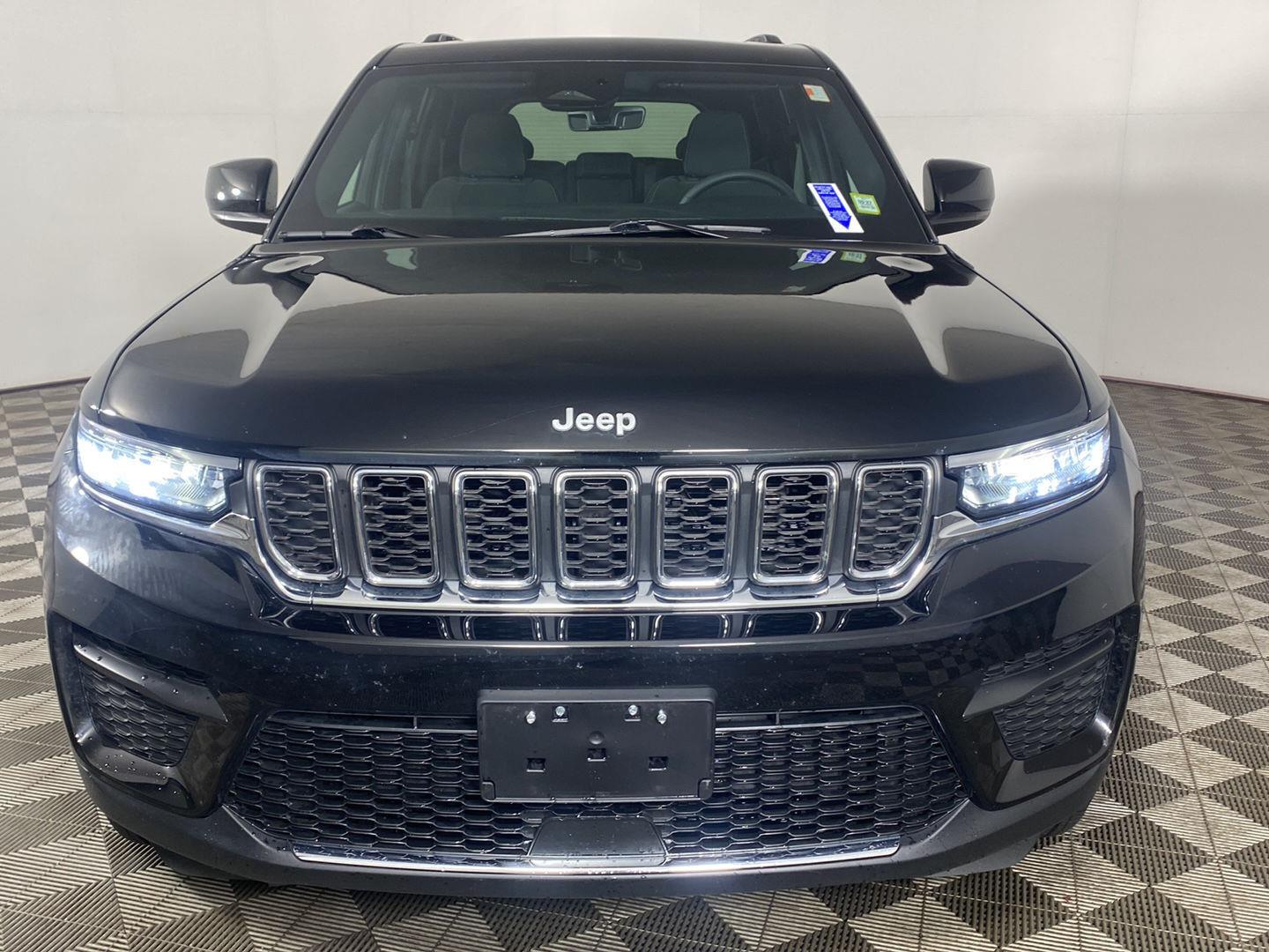 Used 2026 Diamond Black Crystal Pearlcoat Jeep Laredo X image 7