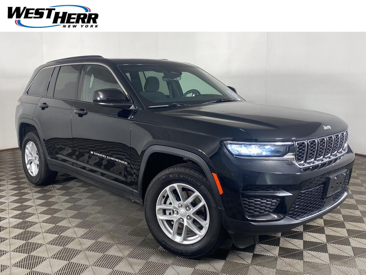 Diamond Black Crystal Pearlcoat 2026 Jeep Grand Cherokee SUV / Crossover Four-Wheel Drive 8-Speed Automatic