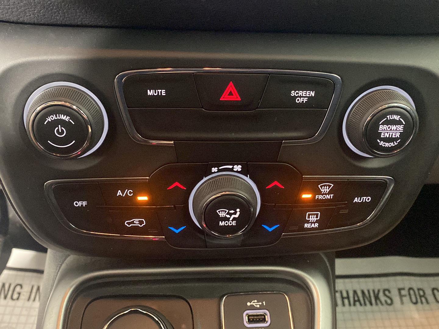Certified Used 2020 Laser Blue Pearlcoat Jeep Latitude image 11