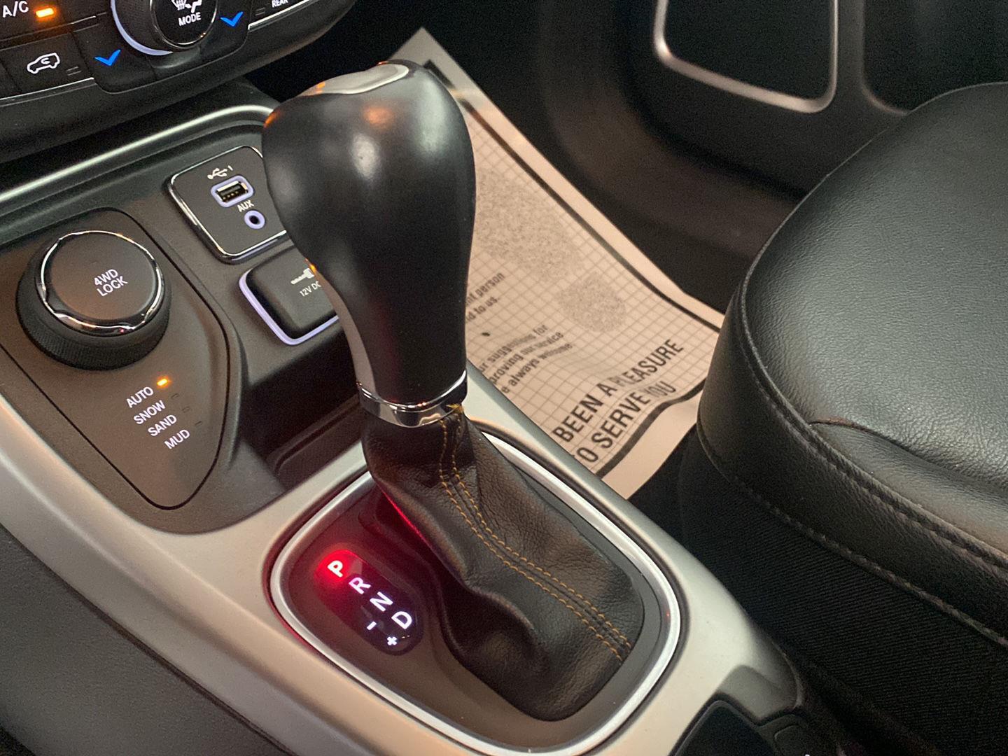 Certified Used 2020 Laser Blue Pearlcoat Jeep Latitude image 13