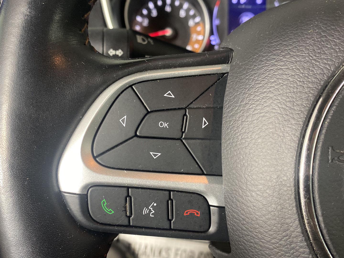 Certified Used 2020 Laser Blue Pearlcoat Jeep Latitude image 17