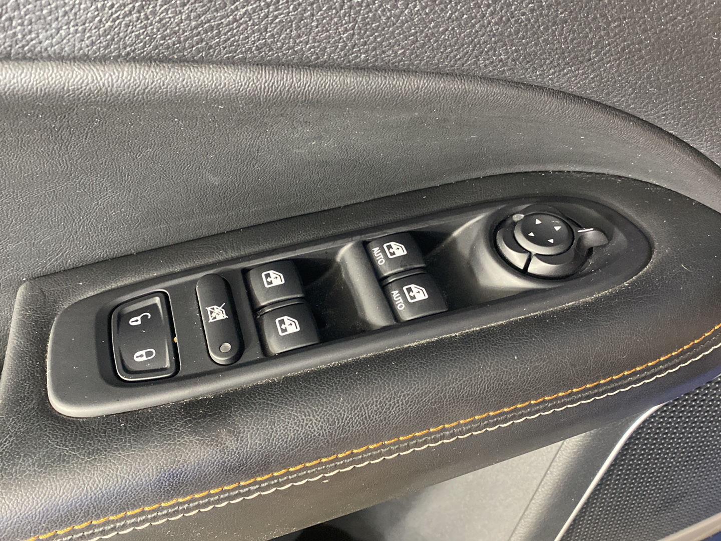 Certified Used 2020 Laser Blue Pearlcoat Jeep Latitude image 19