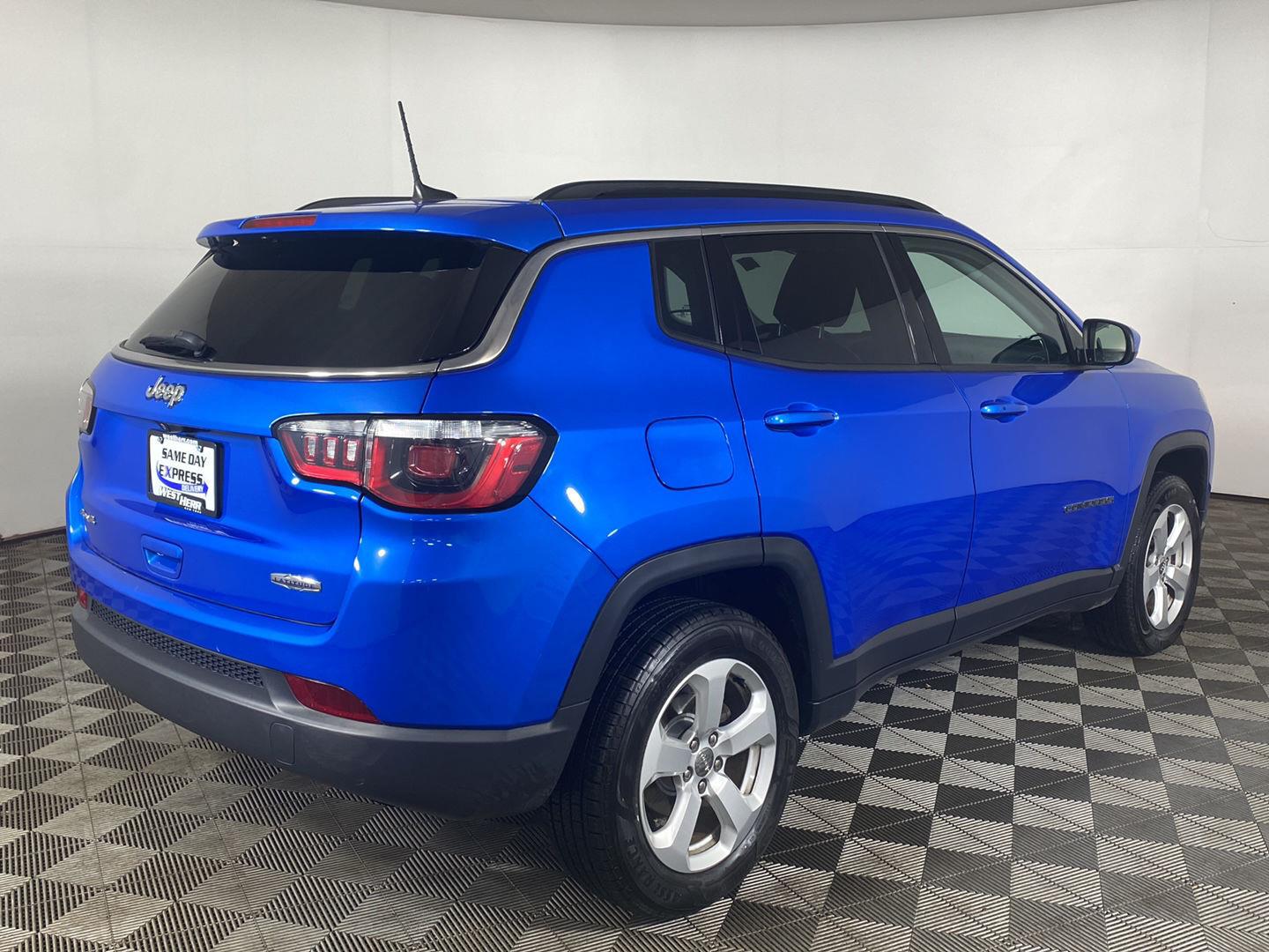 Certified Used 2020 Laser Blue Pearlcoat Jeep Latitude image 6