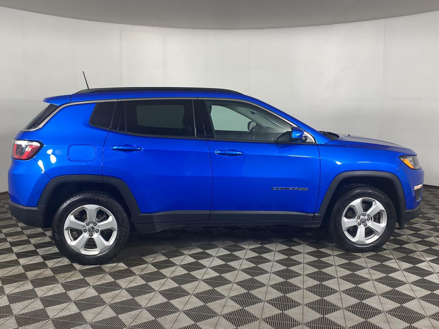 Certified Used 2020 Laser Blue Pearlcoat Jeep Latitude image 8
