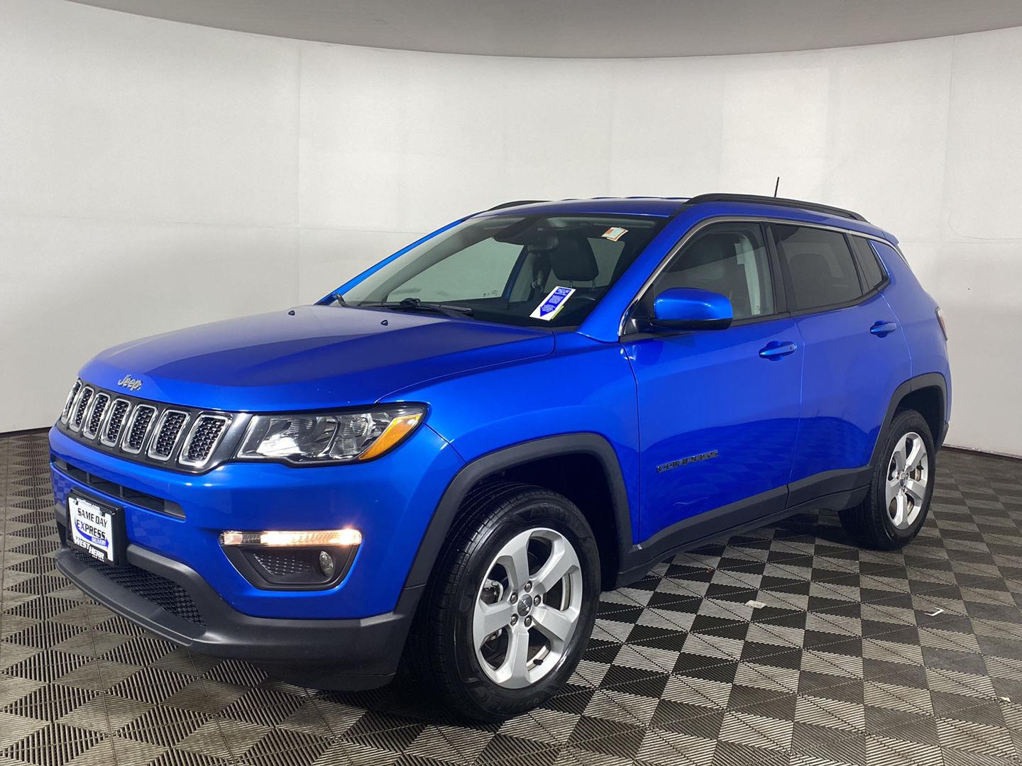 Certified Used 2020 Laser Blue Pearlcoat Jeep Latitude image 2