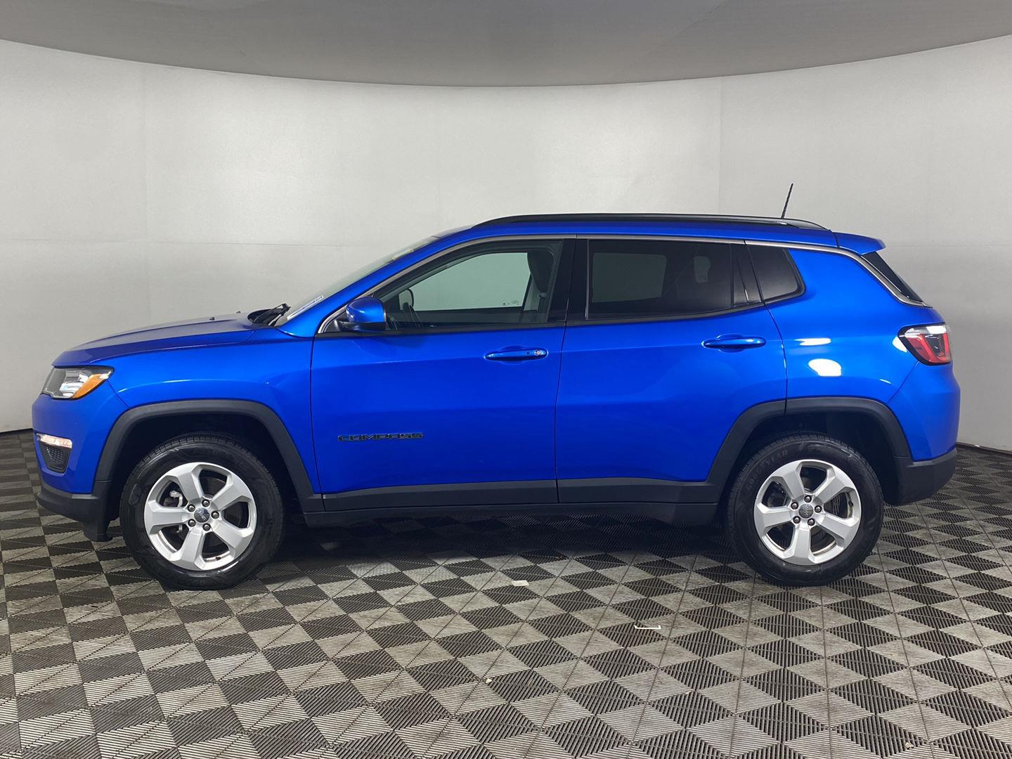 Certified Used 2020 Laser Blue Pearlcoat Jeep Latitude image 4