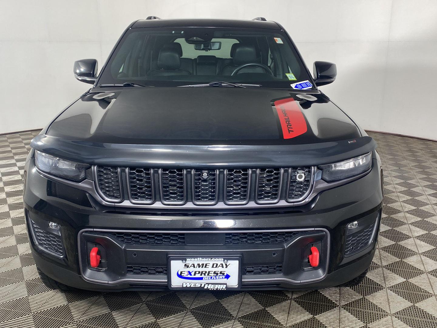 Certified Used 2022 Diamond Black Crystal Pearlcoat Jeep Trailhawk image 28