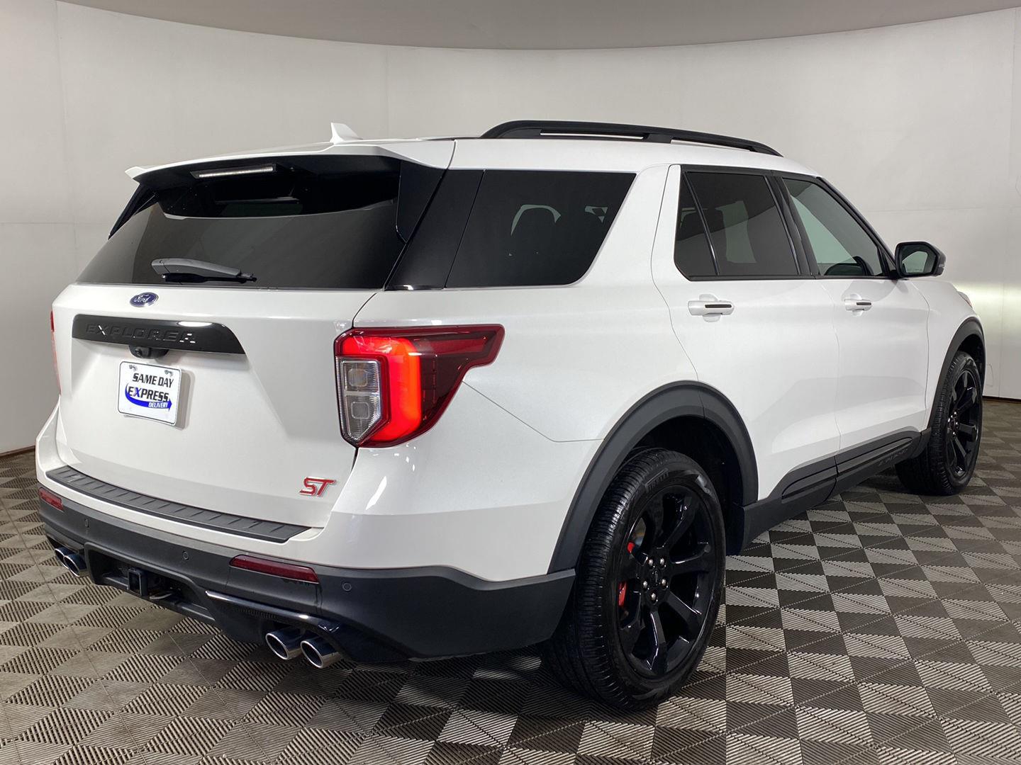 Used 2023 Star White Metallic Tri-Coat Ford ST image 3