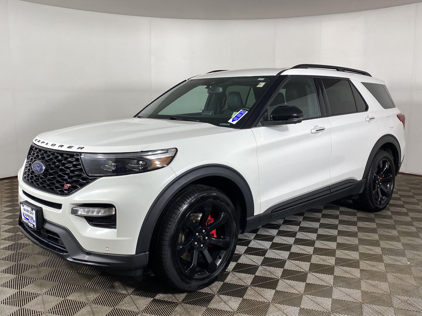 Used 2023 Star White Metallic Tri-Coat Ford ST image 2