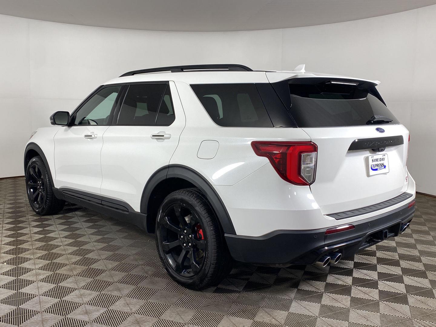 Used 2023 Star White Metallic Tri-Coat Ford ST image 4