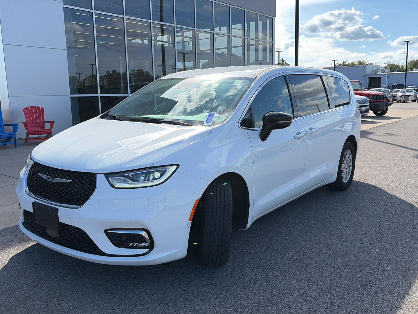 Certified Used 2024 Bright White Clearcoat Chrysler Touring L image 4