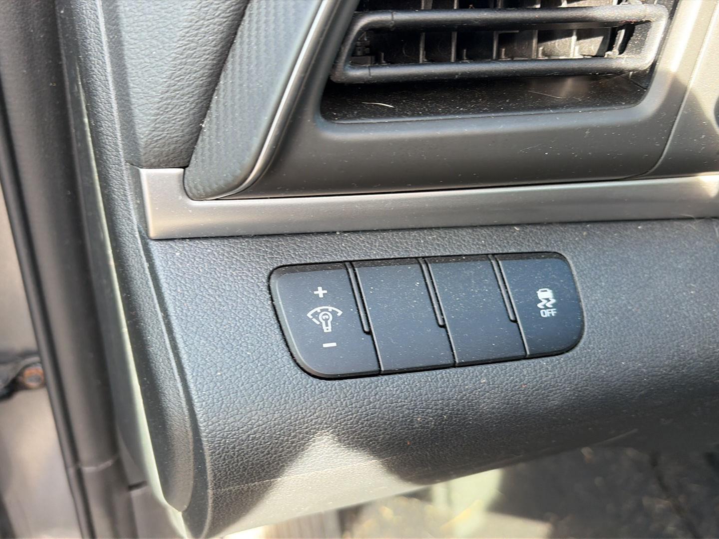 Used 2019 Machine Gray Hyundai SE image 8