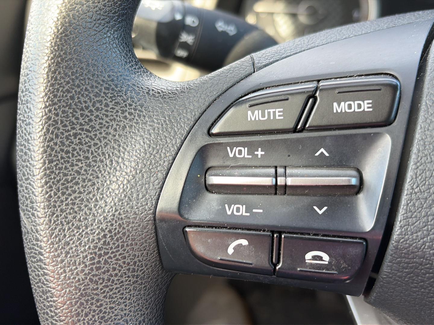 Used 2019 Machine Gray Hyundai SE image 13