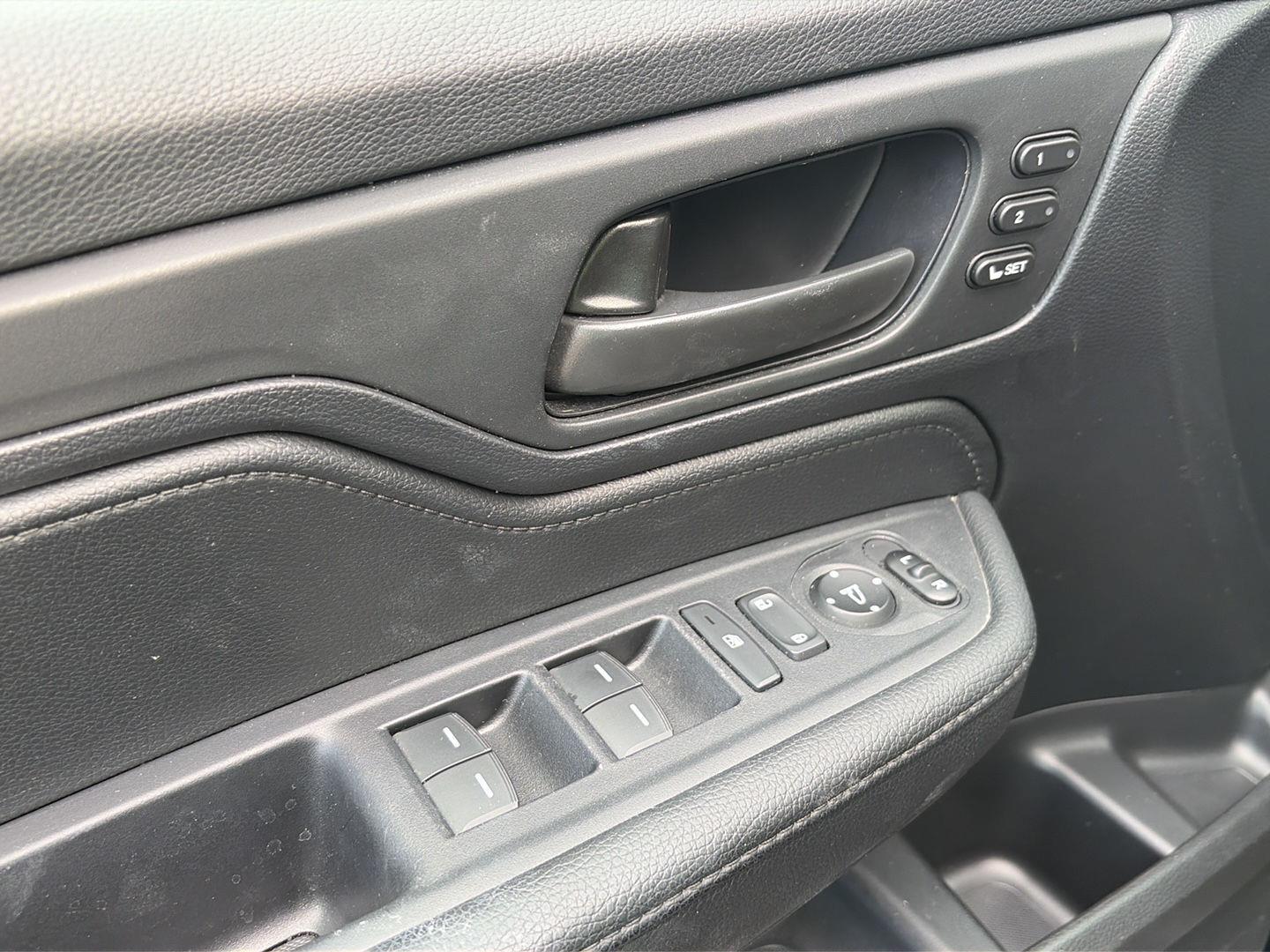 Used 2025  Honda EX-L image 8