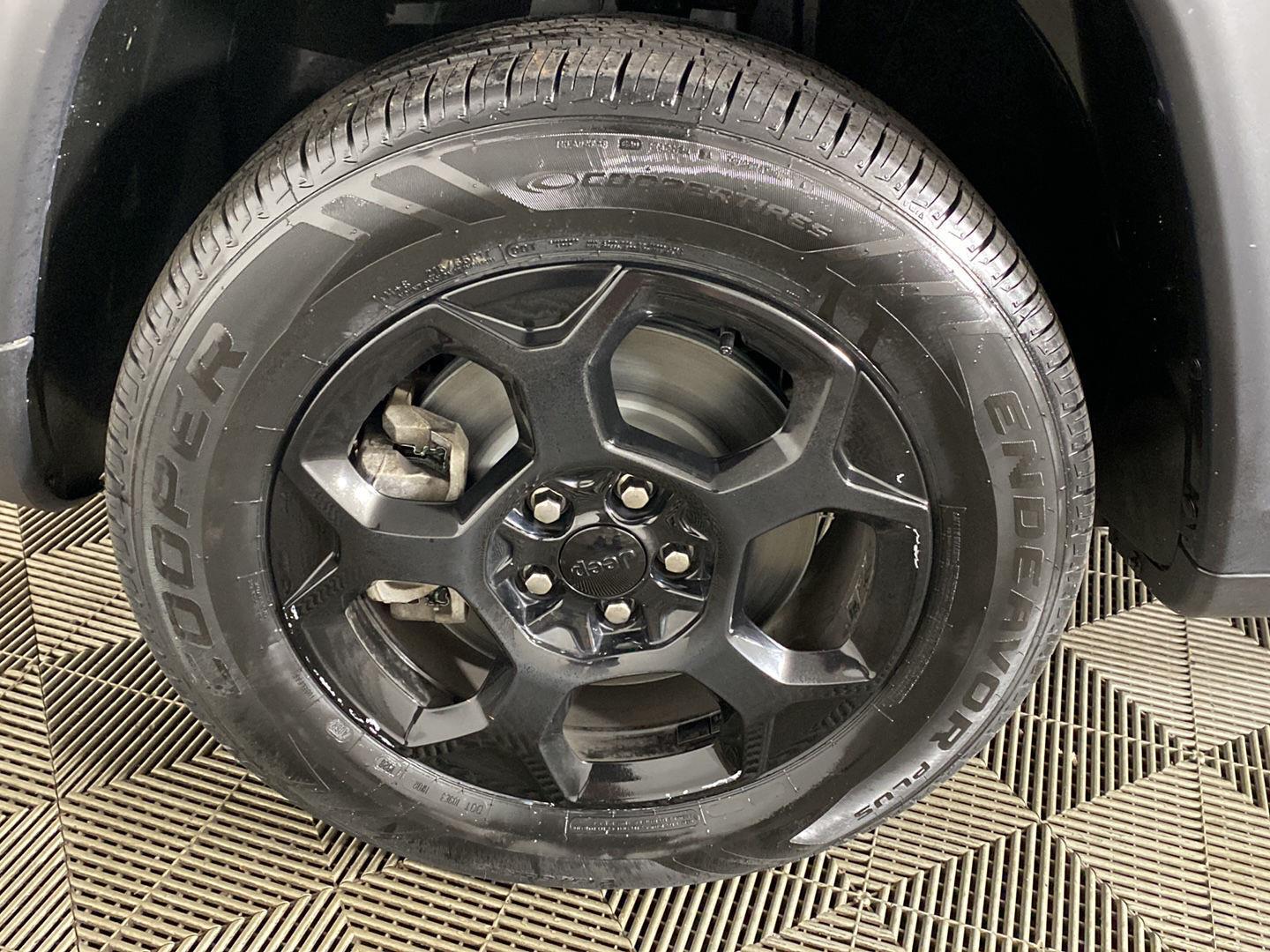 Certified Used 2023 Granite Crystal Metallic Clearcoat Jeep Trailhawk image 26